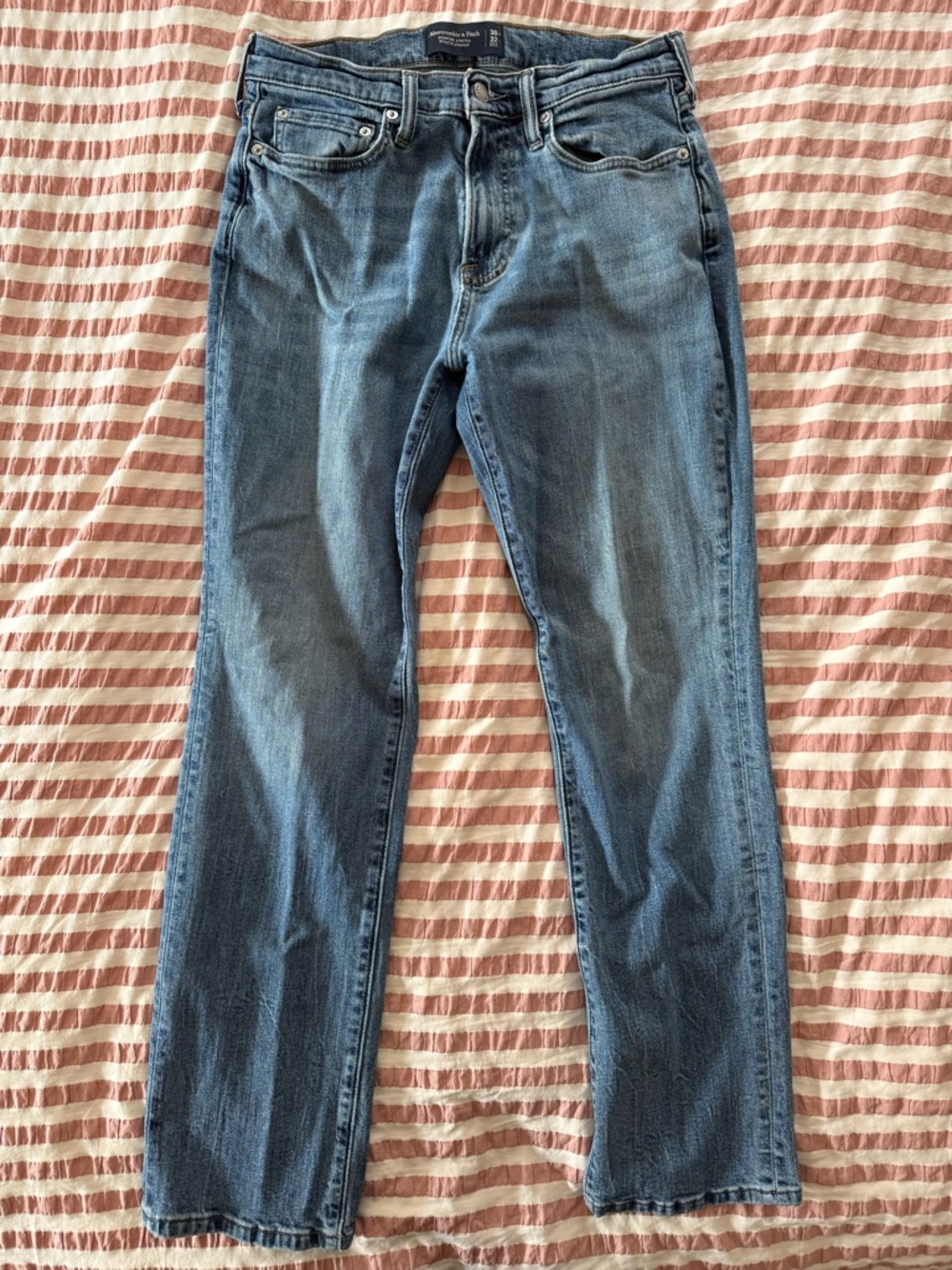 Abercrombie Men’s Signature stretch athletic straight jeans